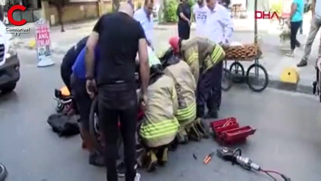 Bisikletinden düşen çocuğun bacağına gidon saplandı