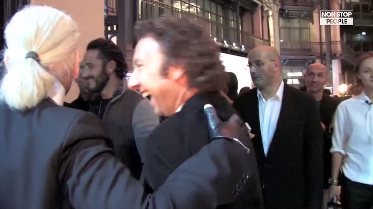 Stéphane Bern endetté et ruiné ? Il fait une mise au point sur Twitter