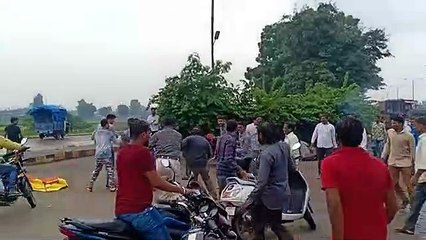 आखिर क्यों विधायक आकाश जी विजयवर्गीय को नगर निगम की गुंडागर्दी के खिलाफ बल्ला उठाना पड़ा