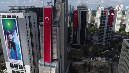 Dev Türk bayraklarıyla donatılan gökdelenler havadan görüntülendi