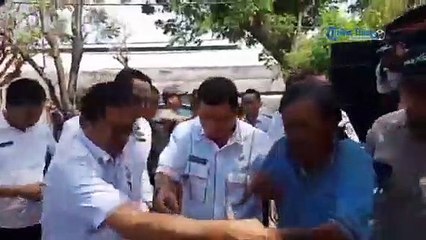 Penjabat Walikota Makassar Antar Gelandangan ke Dinsos
