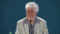 Almodóvar ha calificado la recepción del León de Oro de Honor como 