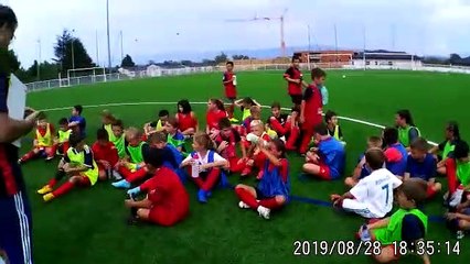 Les U11 à l'écoute de Jean-Mi avant les oppositions