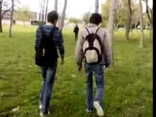 pierre crie sur le campus