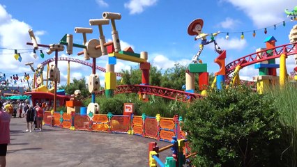Sophia Isabella e Alice Passeando na Toy Story Land  Disney