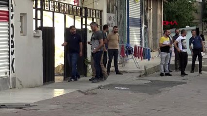Asansöre bırakılan paketten patlayıcı yapımında kullanılan malzemeler çıktı