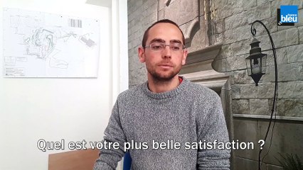 Fabien Latour, responsable de la finition des dallages des carrières de Bontemps à Limeyrat