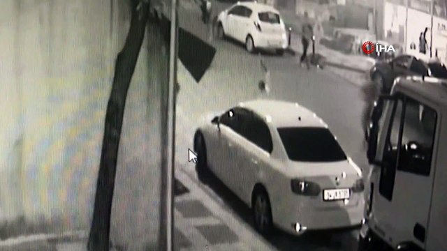 Ümraniye'de silahlı çatışma...Ortalığı savaş alanına çeviren çatışma anları kamerada