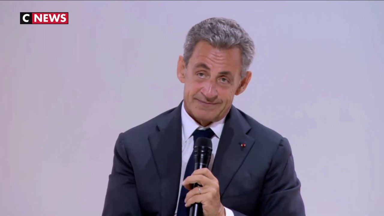 Nicolas Sarkozy accueilli en star à l’université d’été du Medef