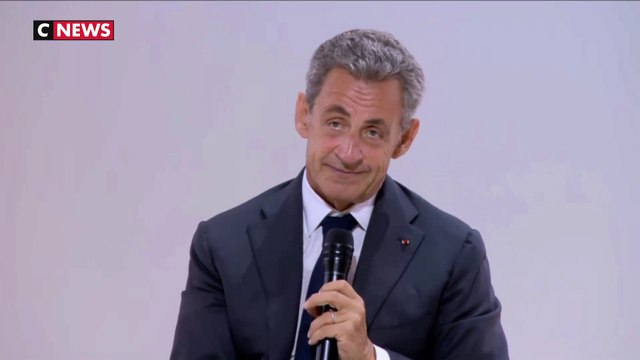 Nicolas Sarkozy accueilli en star à l’université d’été du Medef