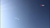 (MOSKOVA)- Cumhurbaşkanı Erdoğan'ın Katıldığı Fuarda Rus Pilotlardan Gösteri Uçuşu