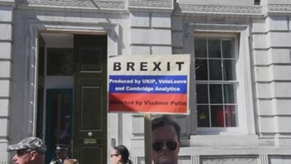 Firmas y protestas contra la suspensión del Parlamento británico