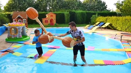 NE JAMAIS SAUTER SUR LA MAUVAISE CASE !!! PISCINE ÉDITION - Giant Board Game Challenge