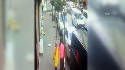 Zeytinburnu'nda balkondan düşen bebek yaralandı - İSTANBUL