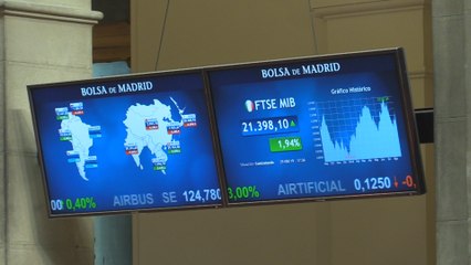 El IBEX 35 repunta un 0,54 % y se sitúa cerca de los 7.800 puntos