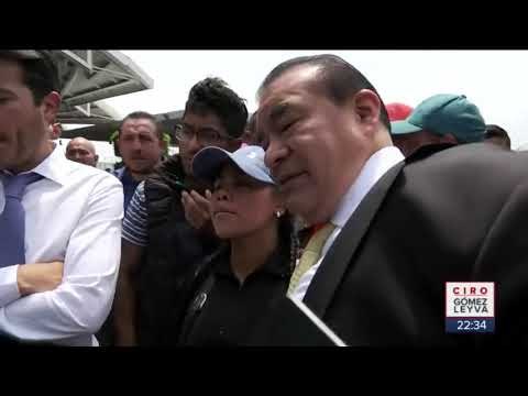 Se manifiestan en el aeropuerto por desabasto de medicamentos | Noticias con Ciro Gómez Leyva