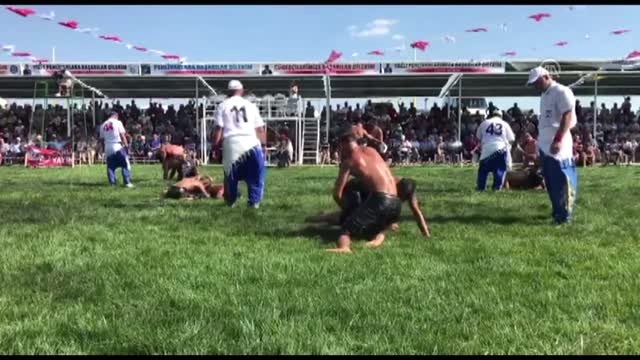 Kel Aliço Yağlı Güreşleri'nin başpehlivanı İsmail Balaban oldu