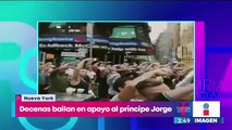 Decenas de bailarines danzan en Nueva York en apoyo al príncipe Jorge de Inglaterra