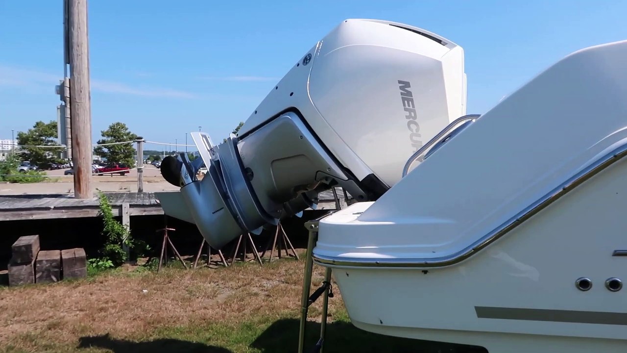 2019 Boston Whaler 330 Outrage Boat For Sale at MarineMax Boston, MA