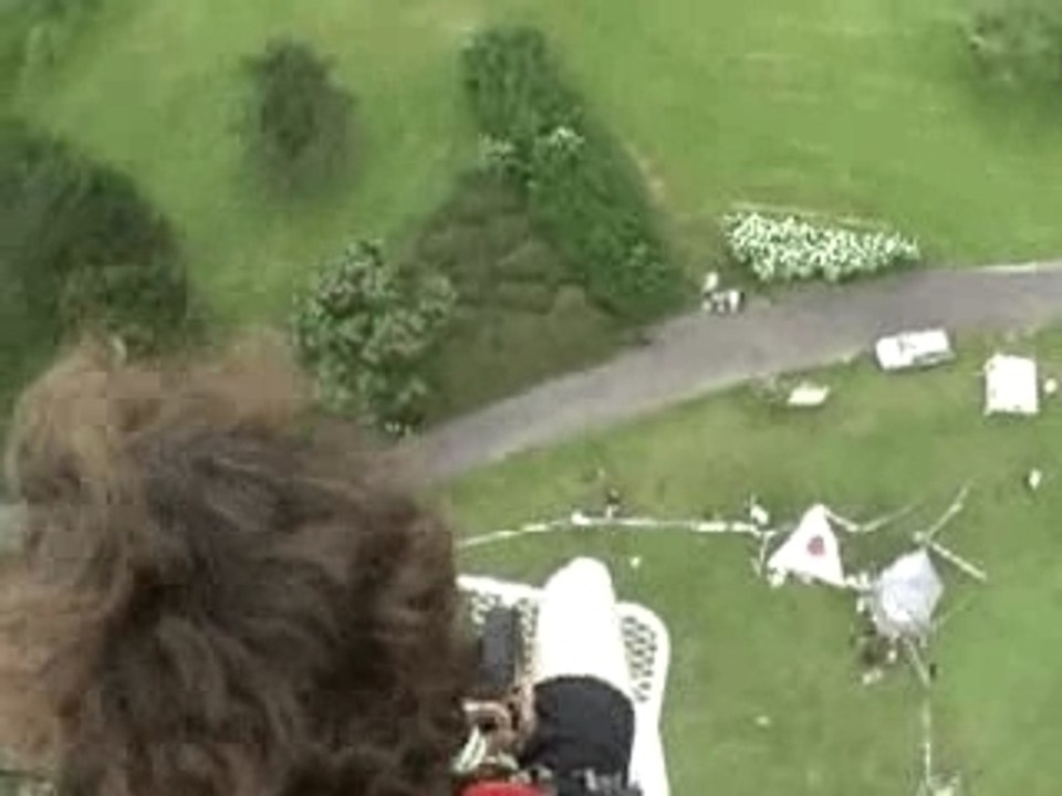 Saut à l'élastique en monocycle