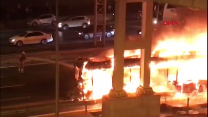 TEM’de gece yarısı faciadan dönüldü! Otobüs alev alev yandı...