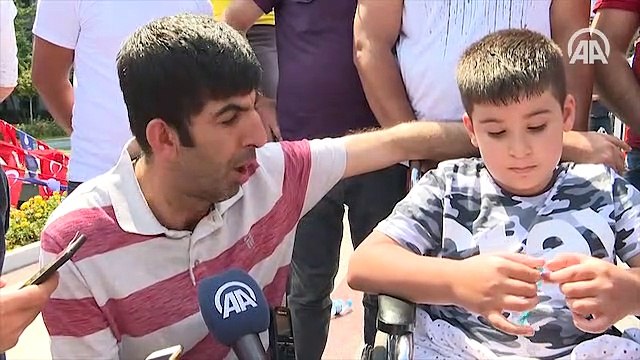 İşten çıkarılan yaklaşık 250 işçi İstanbul Büyükşehir Belediyesi önünde eylem yaptı