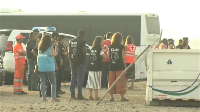 Ya estan en España 15 de los inmigrantes rescatados por el 'Open Arms'