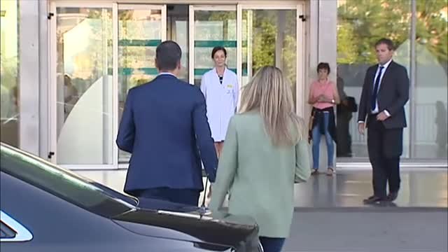 Pedro Sánchez acude al hospital a visitar al rey Juan Carlos