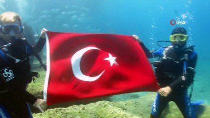 Büyük zaferin 97. yılını deniz dibinde kutladılar