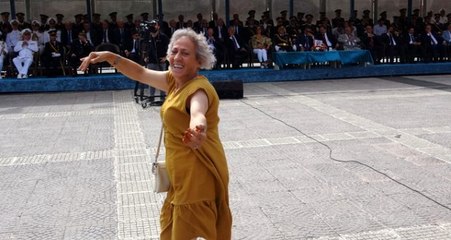 Protokol üyelerini bile şaşkına çeviren olay! Bir anda oynamaya başladı