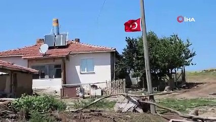 80 haneli köy 30 Ağustos için Türk bayraklarıyla donandı