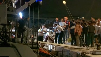 El Audaz llega a Cádiz con 15 inmigrantes rescatados por el Open Arms