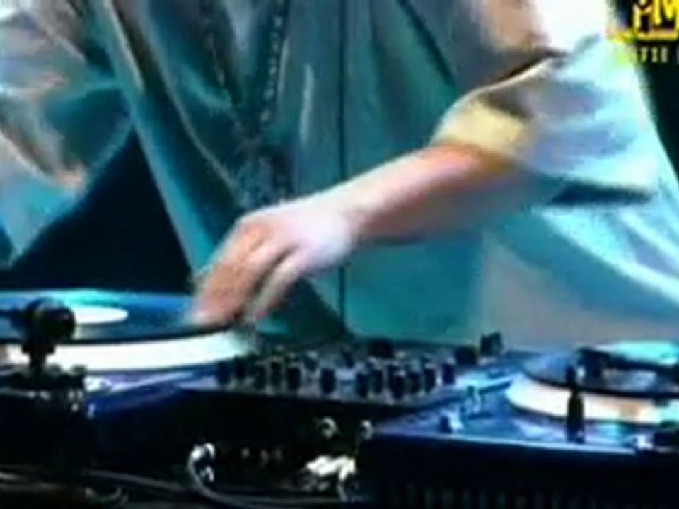 MixMaster Mike - intro Beastie Boys 2004