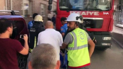 Vatandaşlar yatalak hastayı kurtarmak için alevlerin arasına daldı