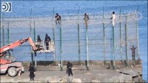 Nuevo asalto masivo de inmigrantes a la valla de Ceuta deja varios guardias civiles heridos