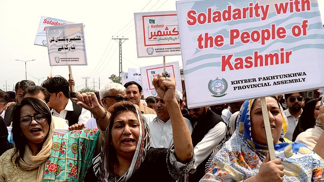 Pakistan 'Kashmir hour': PM calls for solidarity movement