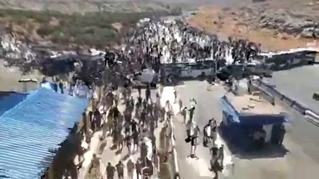 Güvenli bölgedeki Suriyeliler sınıra yürüdü iddiası