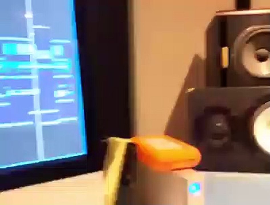 DINO MALACHIE pose pour le son en hommage à DJ Arafat #ArafatForEver