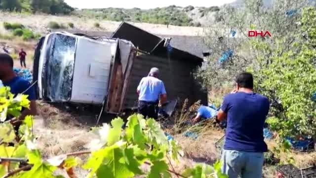 Mersin'de şeftali yüklü kamyonet devrildi 2 ölü 13 yaralı