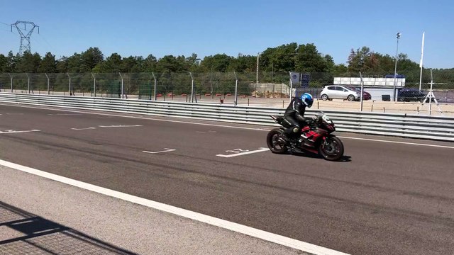 Daniel Sousa Rego à l’occasion d’une séance de roulage libre effectuée au circuit Dijon-Prenois 2/3