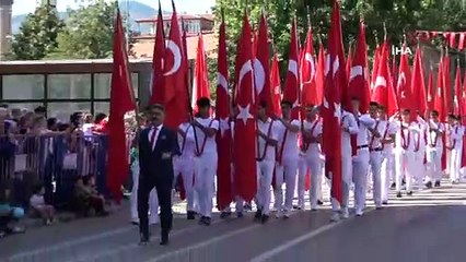 Isparta'daki 30 Ağustos kortejine komandolar damga vurdu