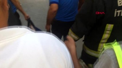 Bursa yangında mahsur kalan yatalak kadını itfaiye kurtardı