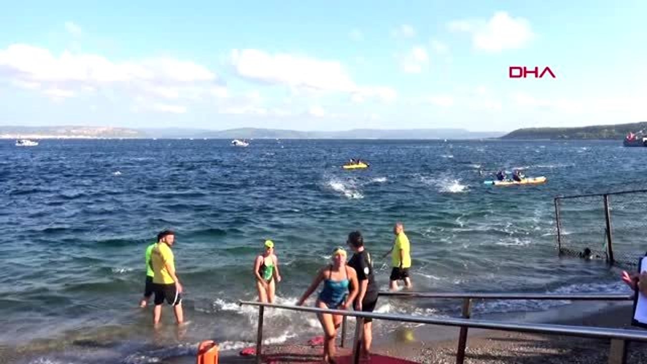 Çanakkale zafer bayramı'nda çanakkale boğazı'nda yüzme yarışması