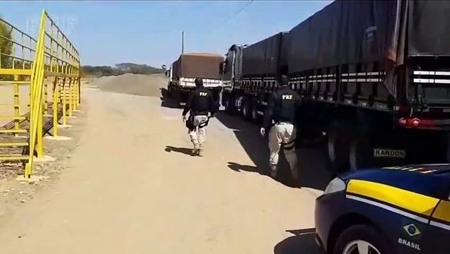 PRF apreende duas carretas com 1 milhão de carteiras de cigarro