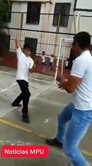 Niño Intenta matar a su profesor de Escuela