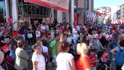 Kocaeli izmit'te zafer bayramı'nın 97'nci yılı törenlerle kutlandı