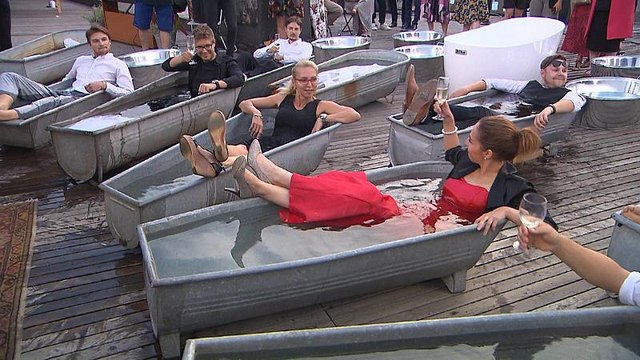 Послушать Моцарта, не вылезая из ванны и не слезая с крыши