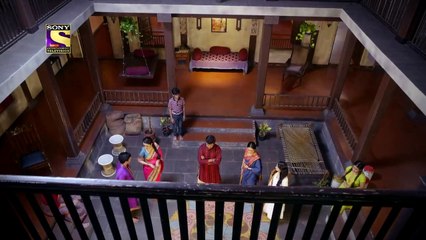 Tara From Satara Promo - Tara ke ticket pe Radhika chali Mumbai!