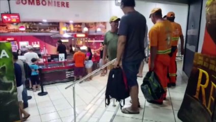 Como forma de agradecimento, dono de cinema faz sessão gratuita a garis de Cascavel