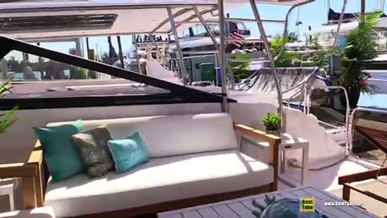 2019 Gemini Power 399 Catamaran - Walkthrough - 2019 Miami Boat Show